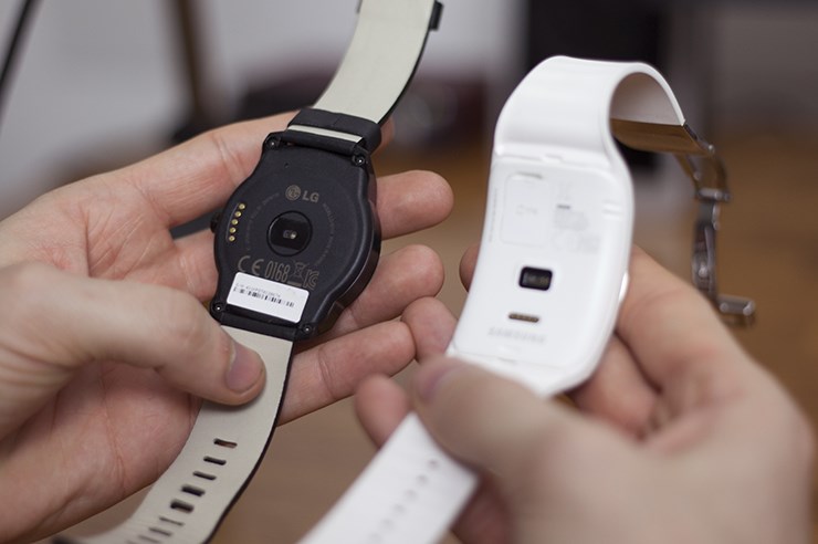 LG-G-Watch-R-smartwatch-pametan-sat-Android-Wear-recenzija-test-3.jpg